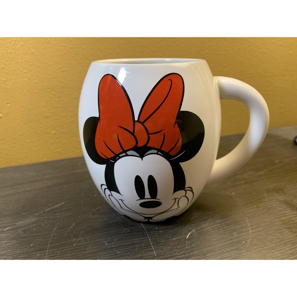 Disney MINNIE MOUSE White Oval Signature Ceramic Coffee/Tea‎ Mug 18 oz.
